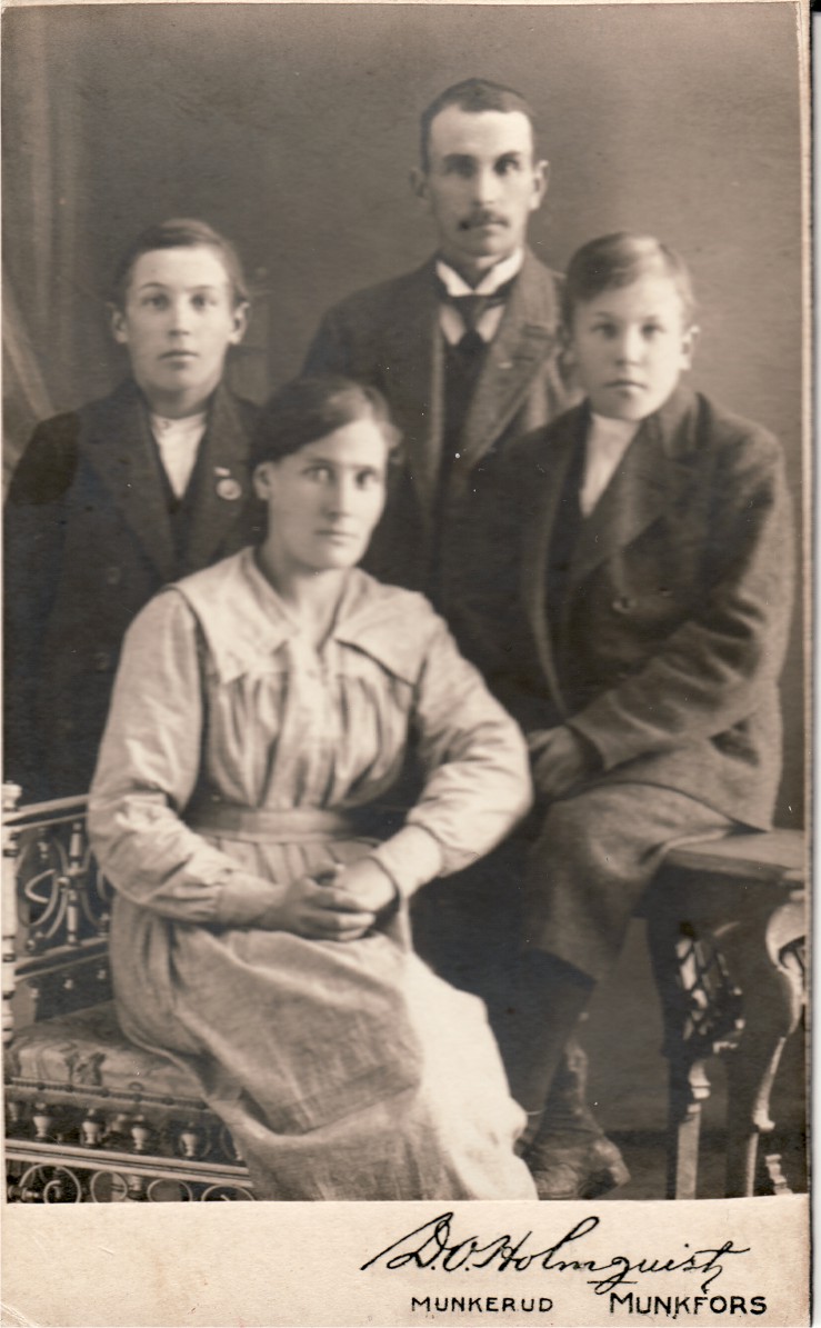 Nils Gustaf & Maria Andersson med sönerna Harald och Adolf